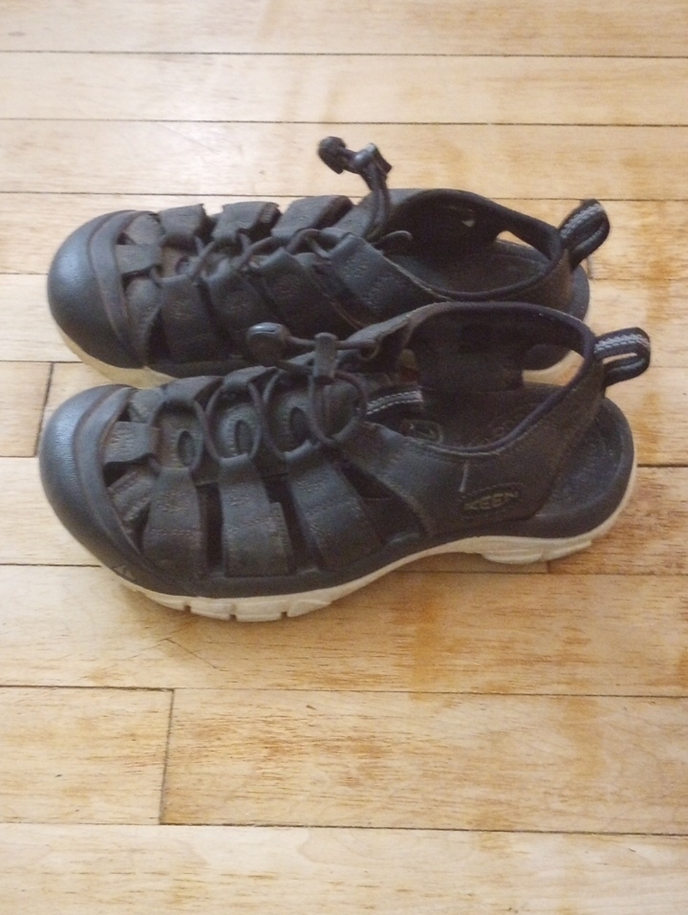 Keen Black Closed-Toe Bungee Sandals Outdoor Hiking Summer Size 7